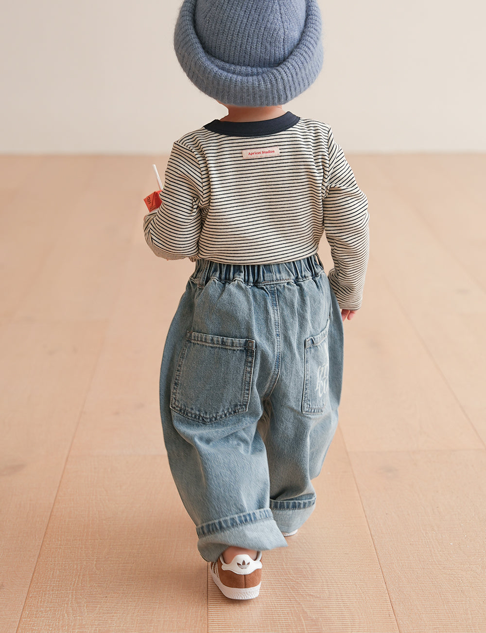 Apricot Signature Denim Pants_product_main_02_03.jpg