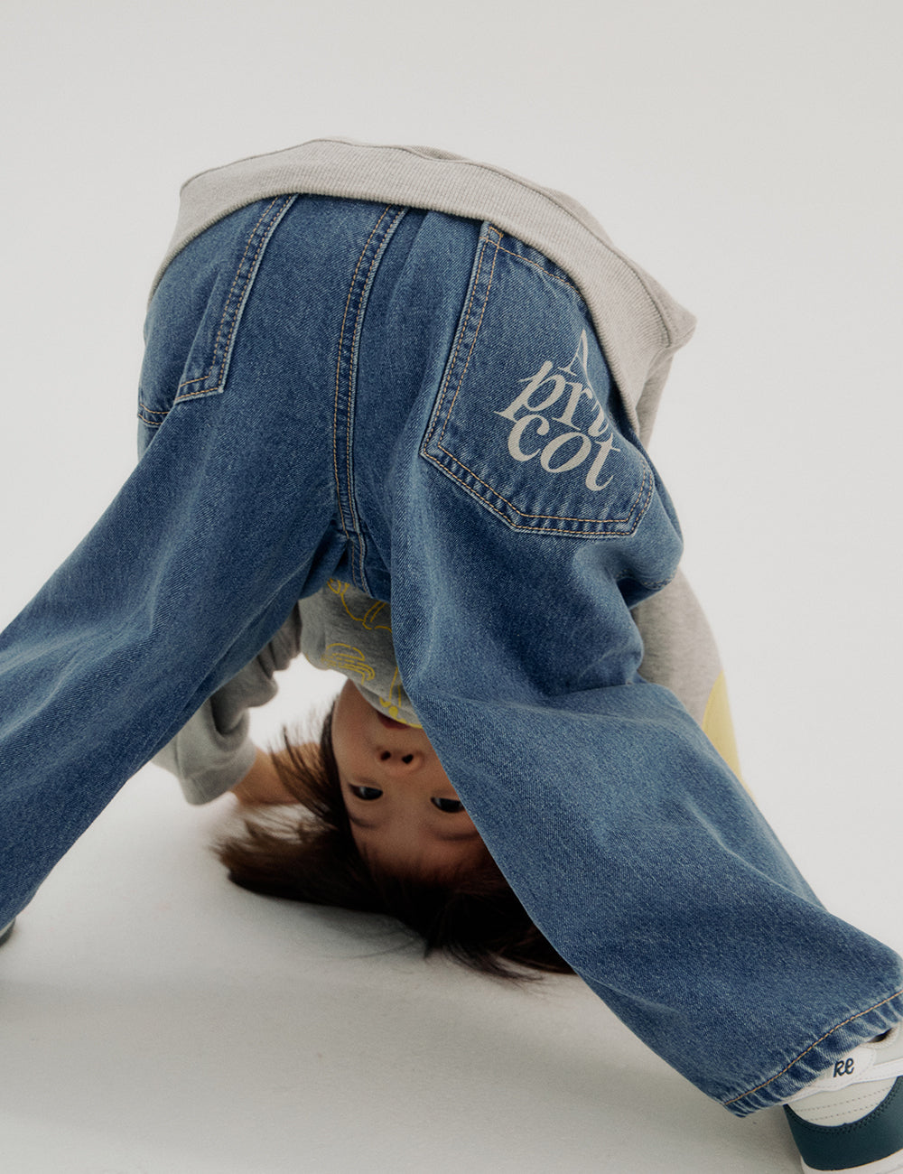 Apricot Signature Denim Pants_product_main_01_02.jpg