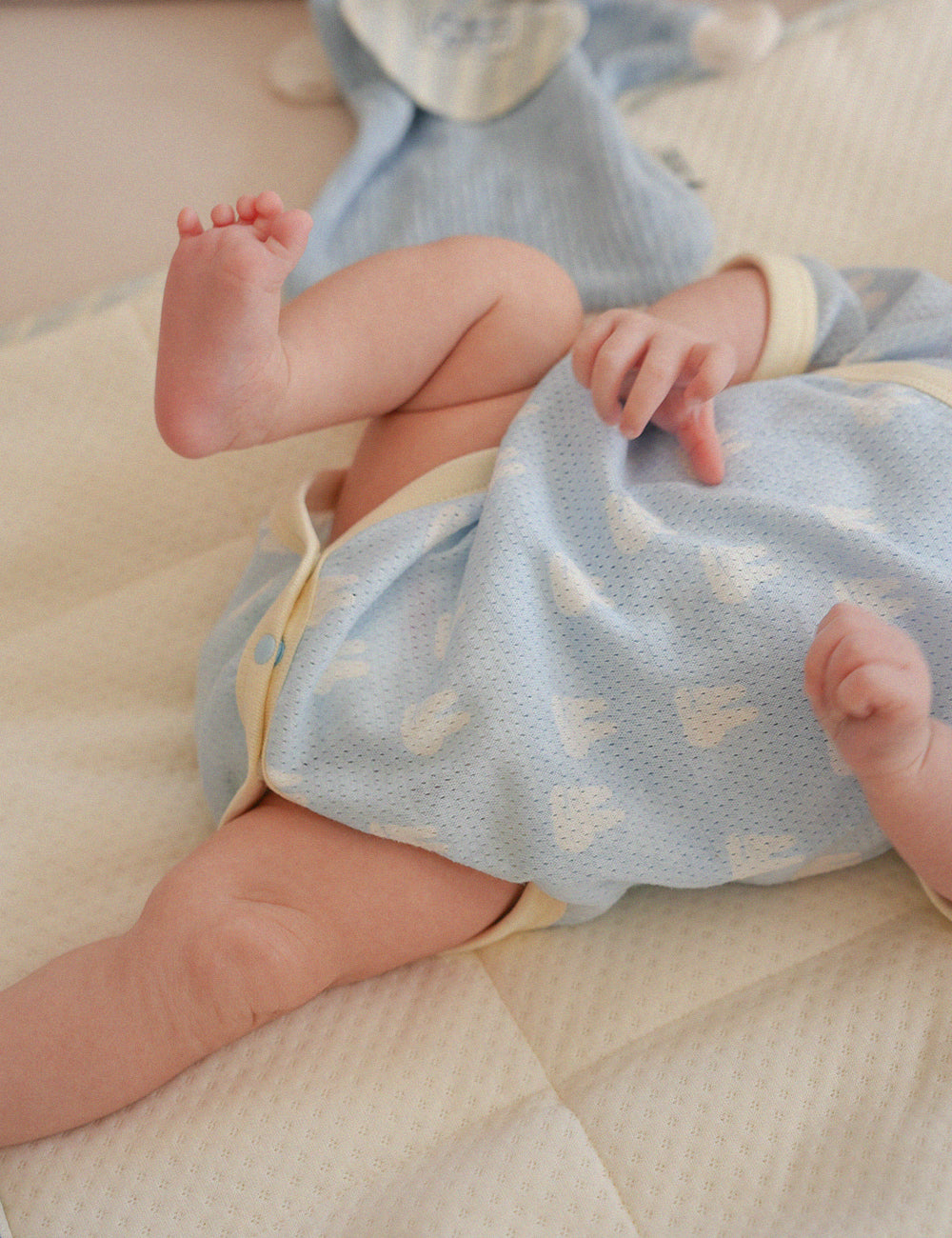 Newborn Mesh Bodysuit _Short_Sleeved__product_main_01_02.jpg