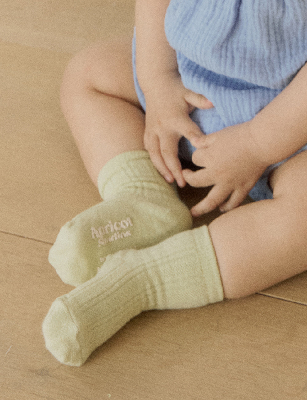 atelier-eyelet-socks_product_main_01_thumb02.jpg