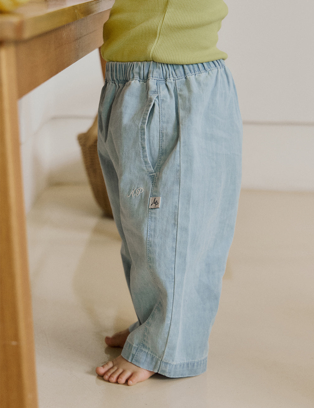 babycot-hazy-balloon-denim-pants_product_main_01_thumb01.jpg